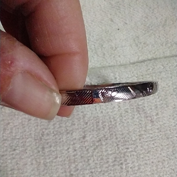 Silvertone textured bangle bracelet - Picture 3 of 3